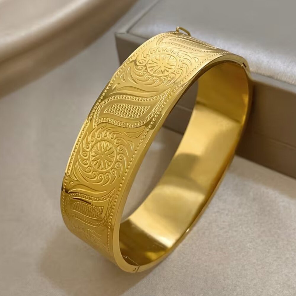 Vintage Style Sunflower Engraved Stainless Steel 18k Gold Plated Bracelet Bangle